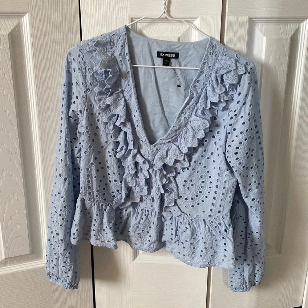 Express Ruffle Front Eyelet Crop - Picture 2 of 5